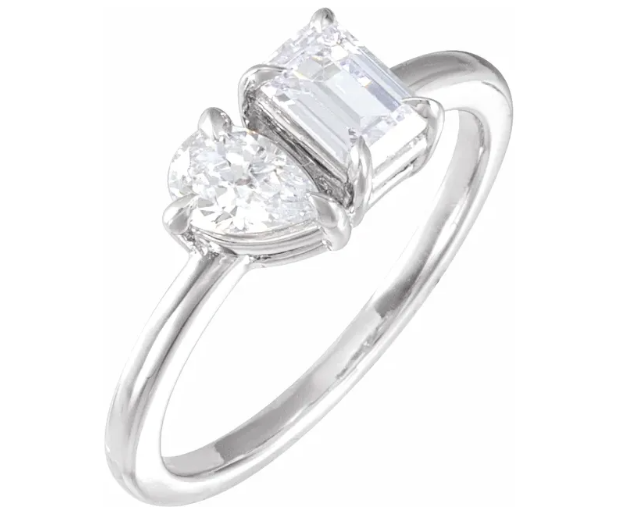 14K Gold Toi et Moi Ring Pear Shape and Emerald Lab Diamond Ring