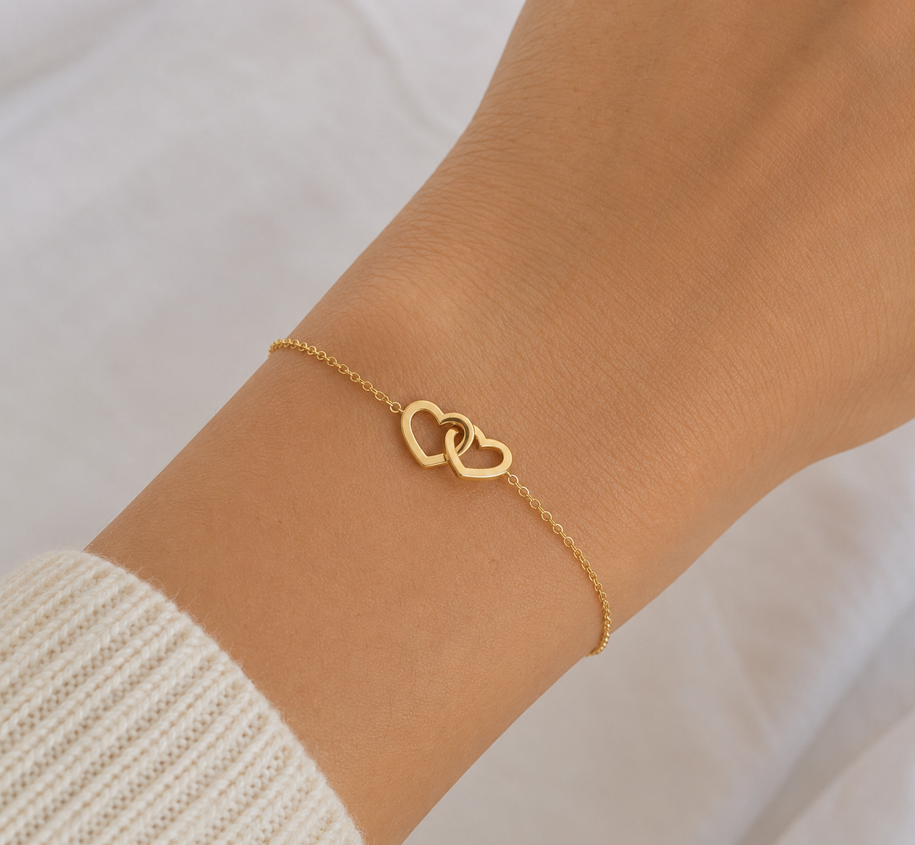 14K Gold Interlocking Heart Charm Bracelet